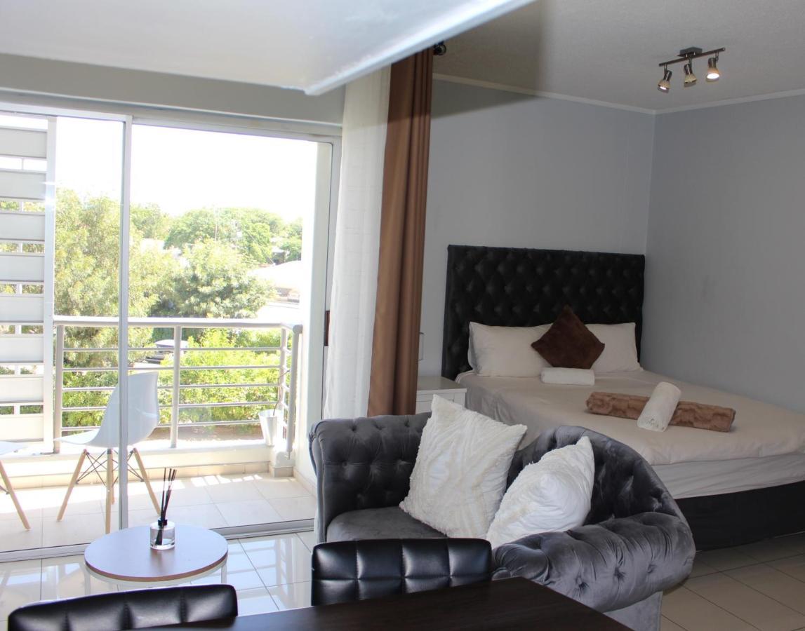 Abigail'S Studio Apartment @ Trift Tower Windhoek Luaran gambar